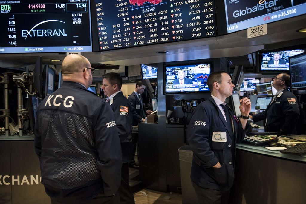 Em Wall Street, por volta das 16h30, o índice Dow Jones recuava 0,54% e o S&P 500, -0,93% | Andrew Renneisen/AFP