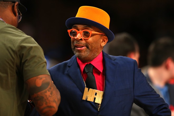 Cineasta Spike Lee na torcida do All-Star Game. | ELSA/AFP