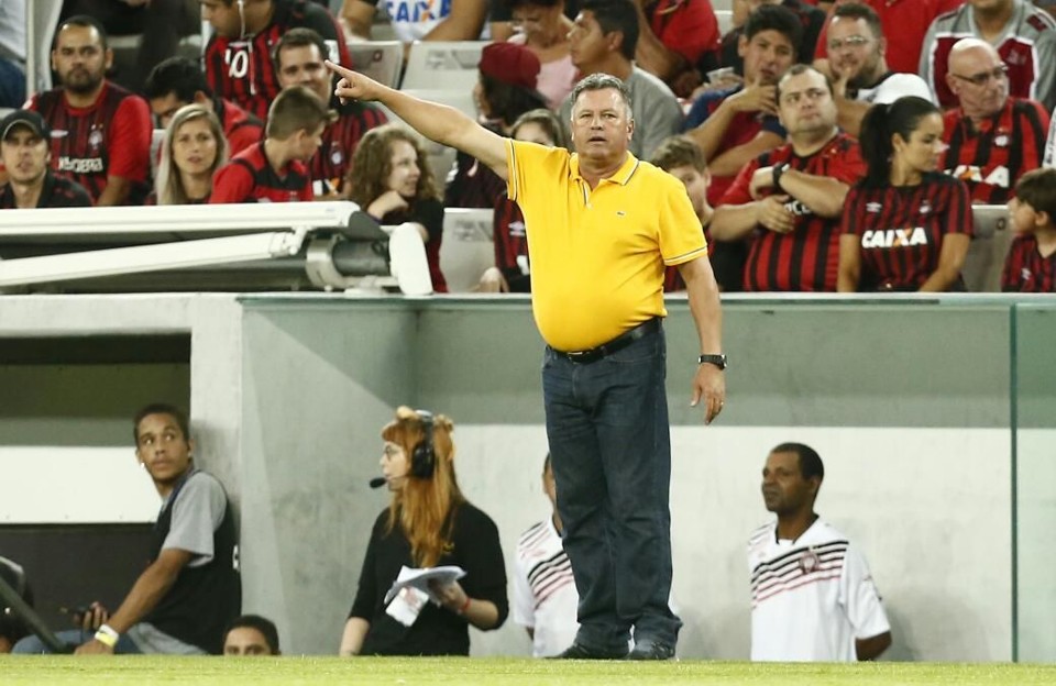 Roberto Cavalo elogiou o novo piso da Arena. | Hugo Harada/Gazeta do Povo