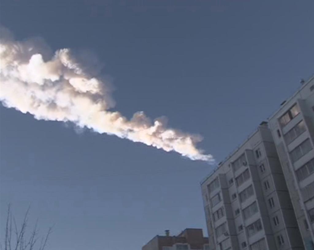 Meteorito de cerca de 20 metros corta o céu da Rússia, na região de Chelyabinsk | WAW/KR/STRINGER
