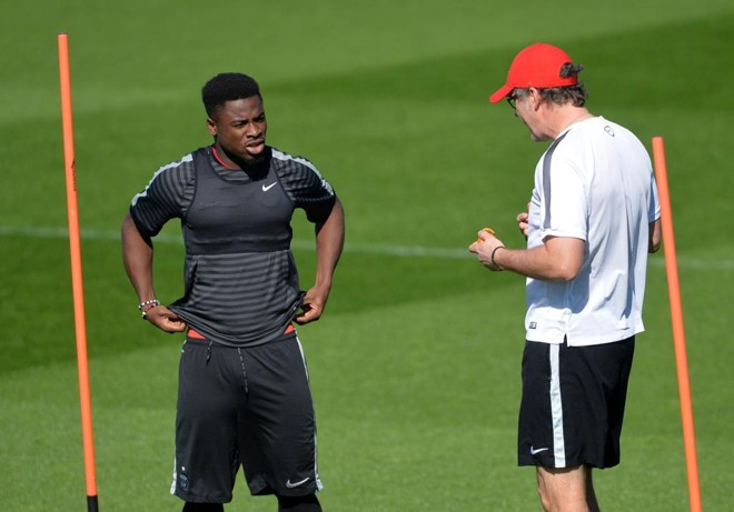 Serge Aurier ouve o técnico Laurent Blanc durante treino do PSG; vídeo do jogador xingando treinador correu as redes sociais | MIGUEL MEDINA/AFP