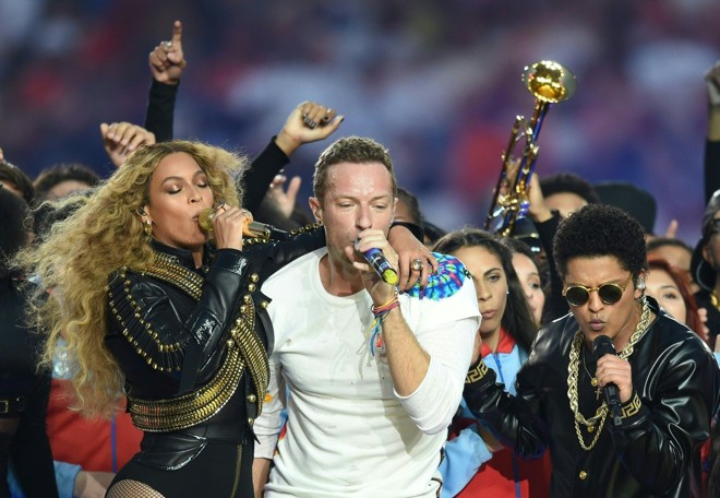 Apresentação de Beyonce, Chris Martin e Bruno Mars no tradicional show do intervalo | TIMOTHY A. CLARY/AFP