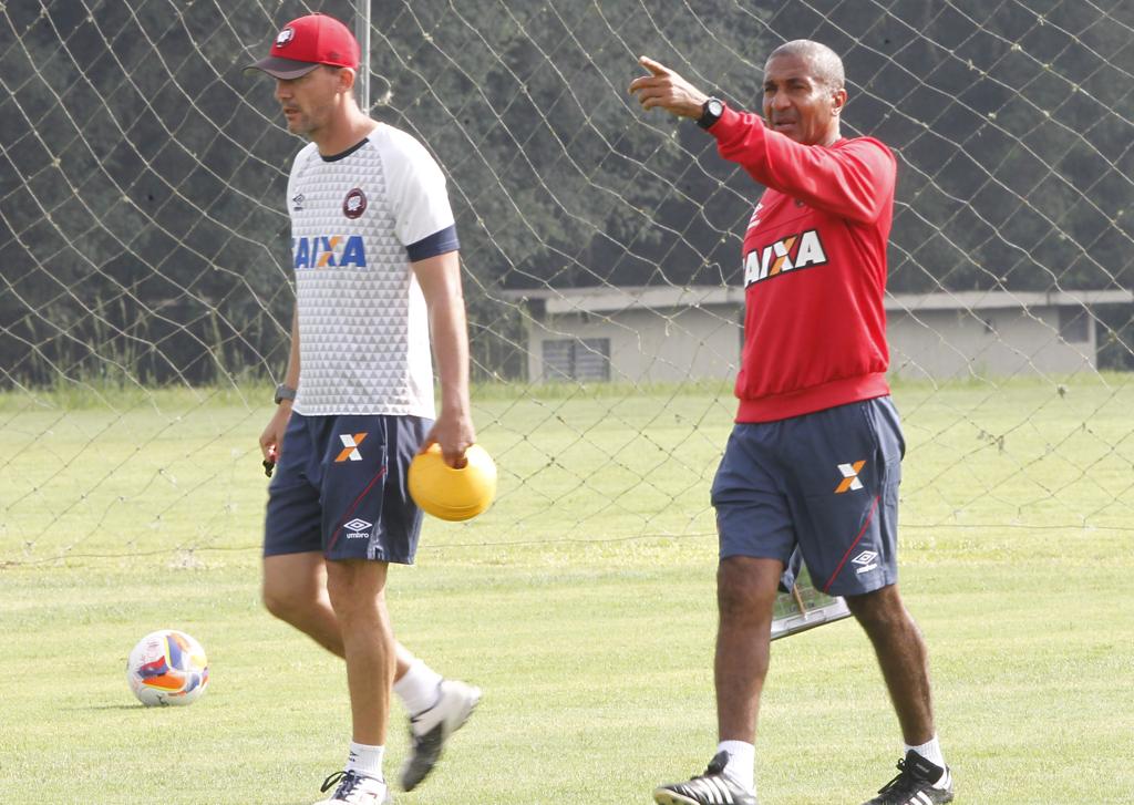 Após vitória sobre Criciúma, Cristóvão acredtia que o Furacão vai embalado enfrentar o Tricolor. | Aniele Nascimento/Gazeta do Povo