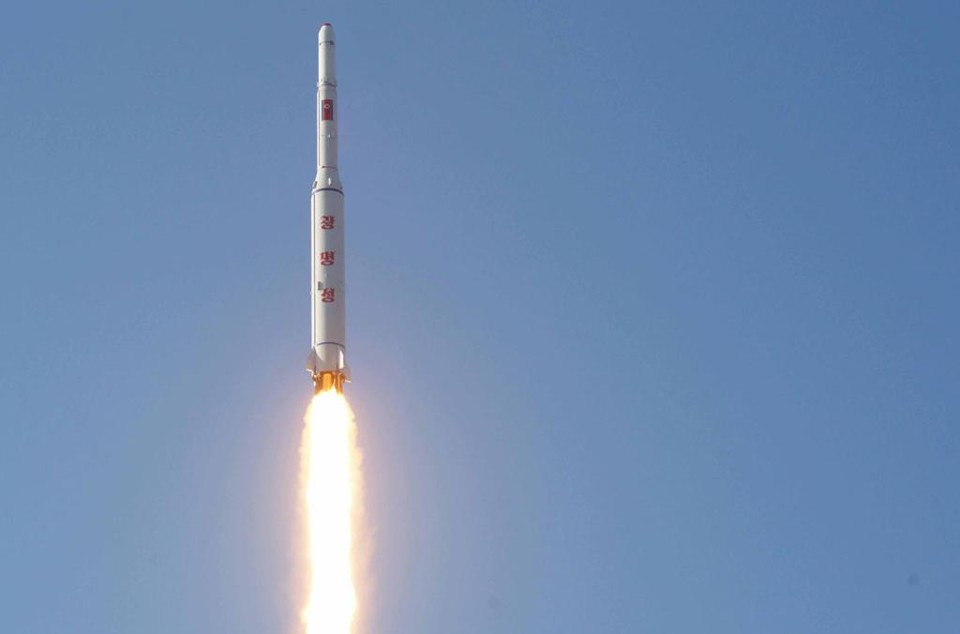 Lançamento de foguete: supostamente, missão era colocar satélite em órbita, mas  comunidade internacional vê violação de regras. | KCNA VIA KNS/AFP