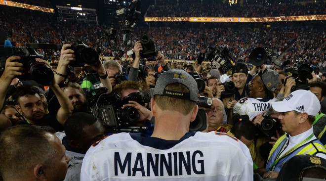 Para muitos, o jogo deste domingo (7) consagrou o quarterback Peyton Manning, 39 | TIMOTHY A. CLARY/AFP