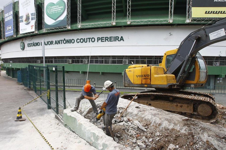 Obras para construção da estátua de Krüger começaram nesta sexta-feira | Antônio More/Gazeta do Povo