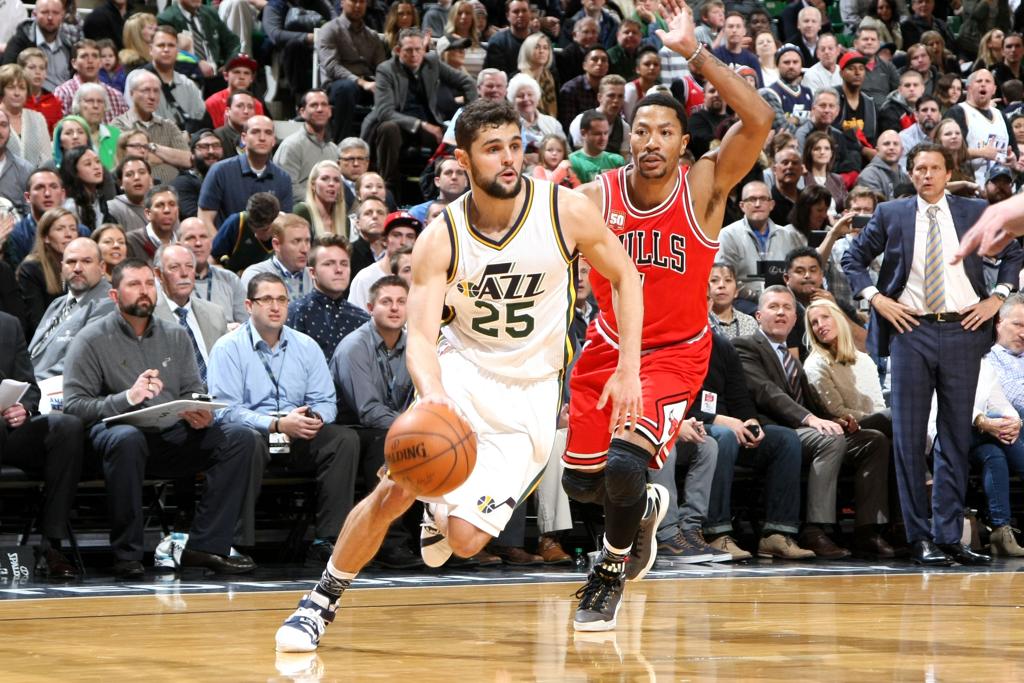 Raulzinho marcou 14 pontos na vitória do Utah Jazz sobre o Chicago Bulls. | Melissa Majchrzak/AFP