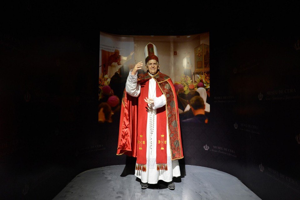 Estátua do papa Francisco é uma das atrações do museu de cera de Aparecida. | Thiago Leon/Divulgação