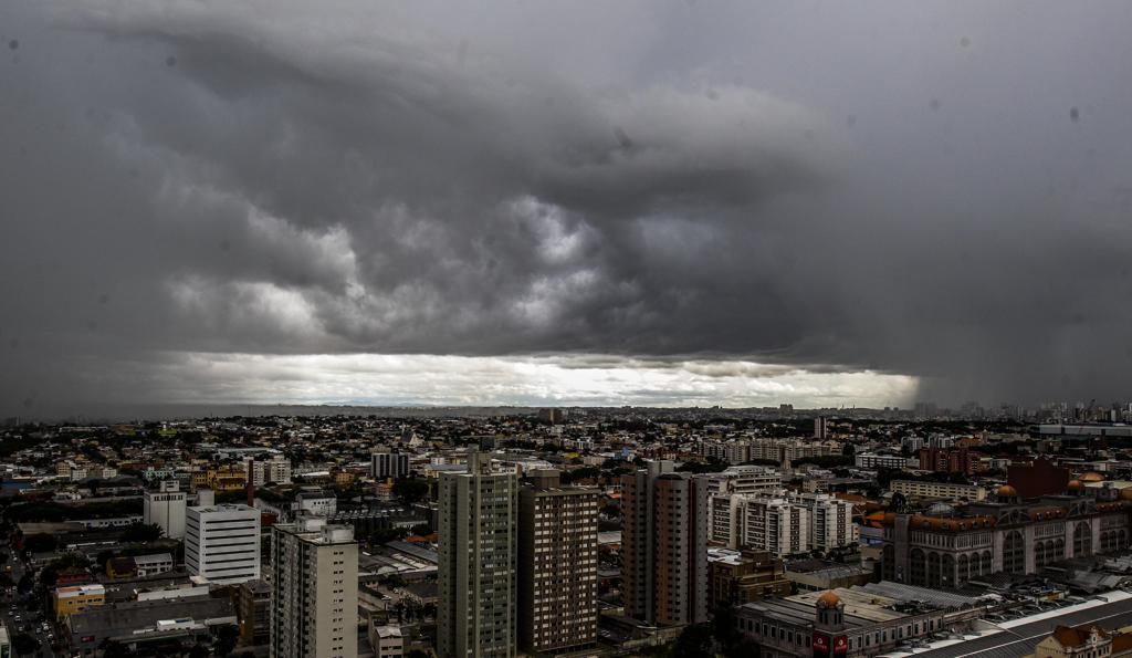 O tempo vai fechar no carnaval. | Daniel Castellano/Gazeta do Povo