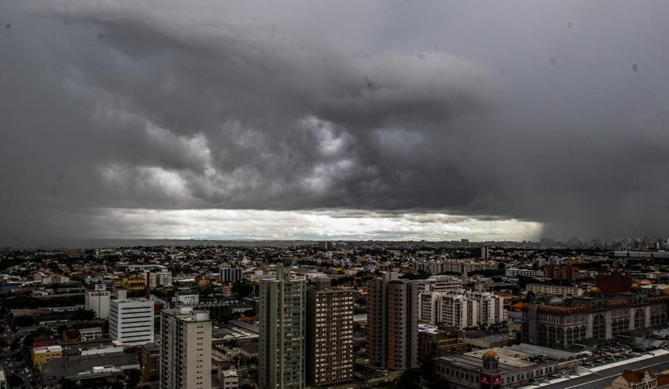 O tempo vai fechar no carnaval. | Daniel Castellano/Gazeta do Povo