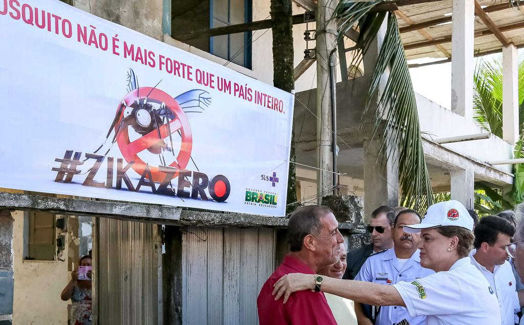 Dilma participa do dia de mobilização contra o Aedes aegypti, no Rio de Janeiro | ROBERTO STUCKERT FILHO/AFP