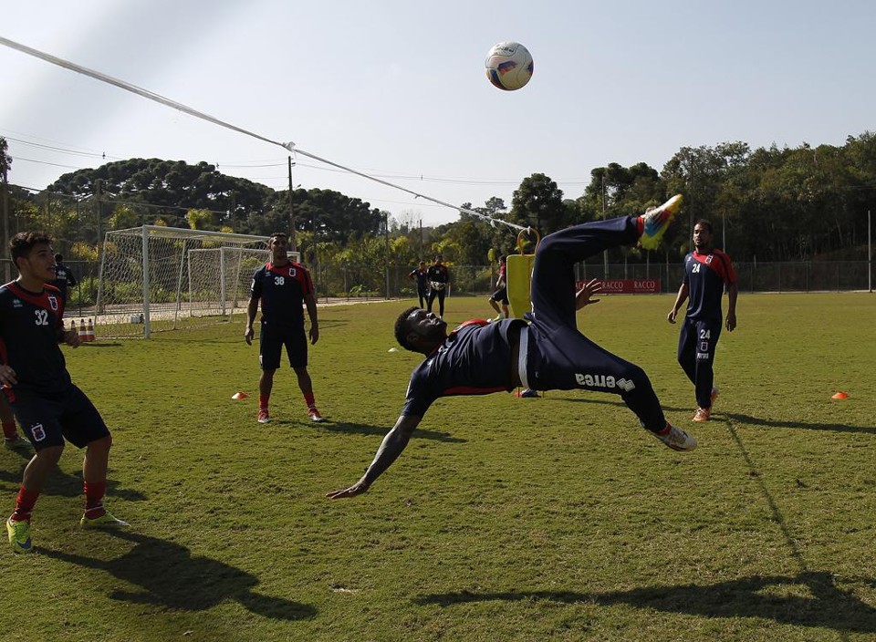 Rafael Carioca em um dos treinos do Paraná em 2015. Clube quer que o jogador cumpra o contrato até 2018. | Jonathan Campos/Gazeta do Povo