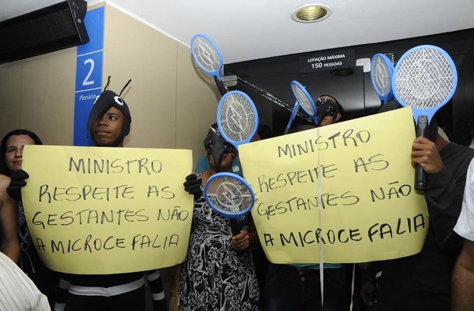 Protesto contra o Ministro da Saúde Marcelo Castro antes de votação de líder do PMDB na Câmara. | Luis Macedo/Câmara dos Deputados
