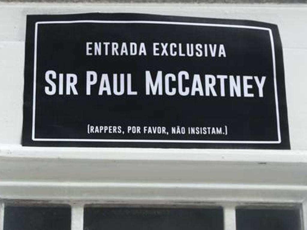 Entrada do Bar Bukowski: “rappers, por favor, não insistam”. | Divulgação