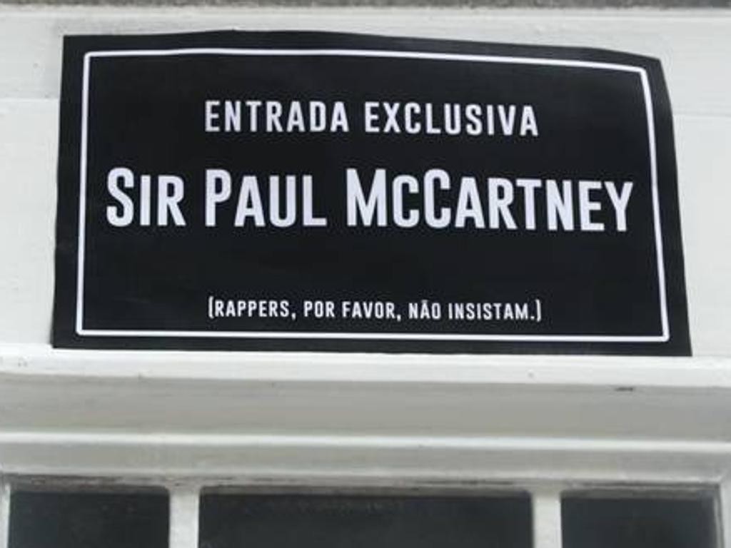 Entrada do Bar Bukowski: “rappers, por favor, não insistam”.