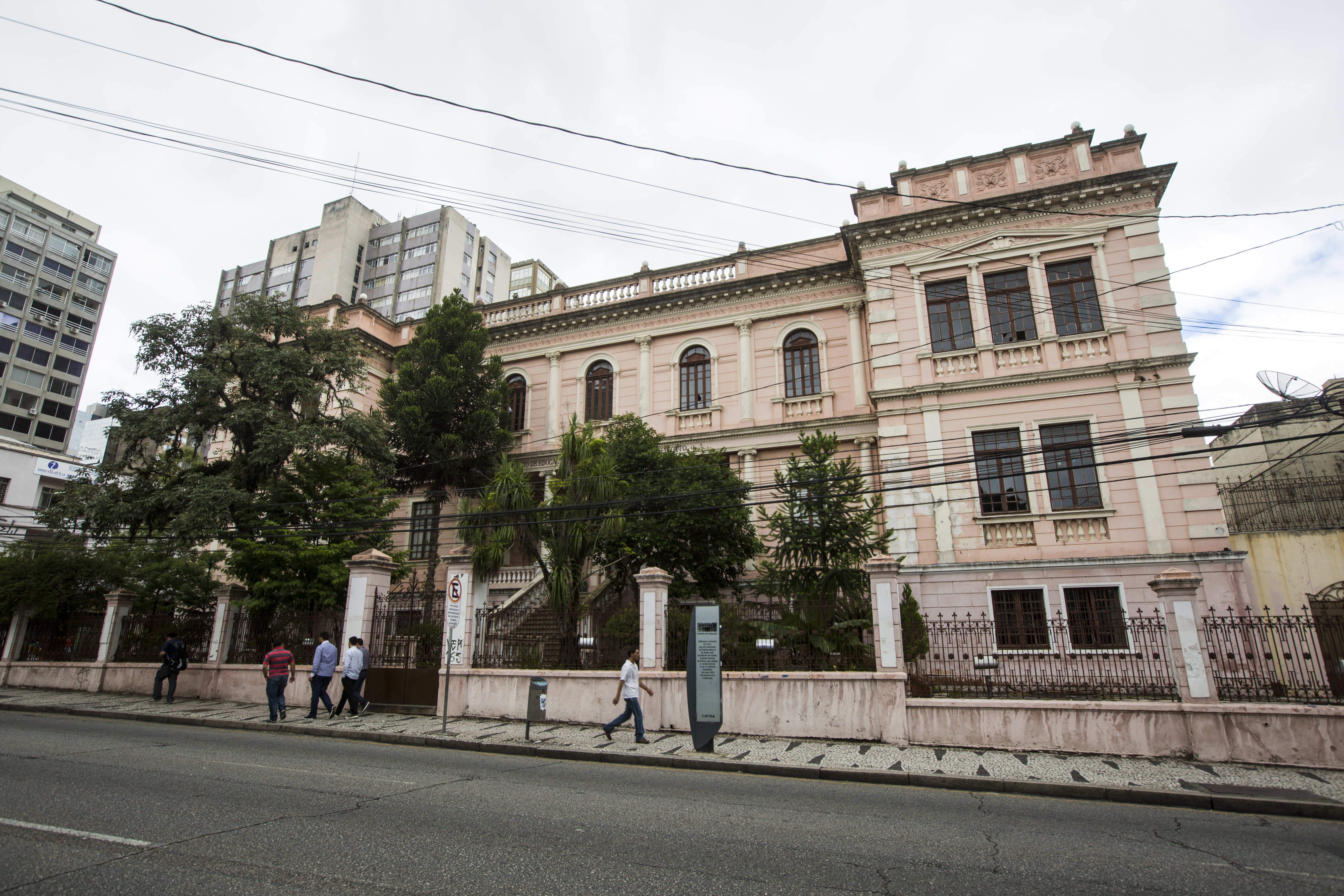 No Instituto de Educação houve corte de cinco turmas do 1.º ano. | Brunno Covello/Arquivo/Gazeta do Povo