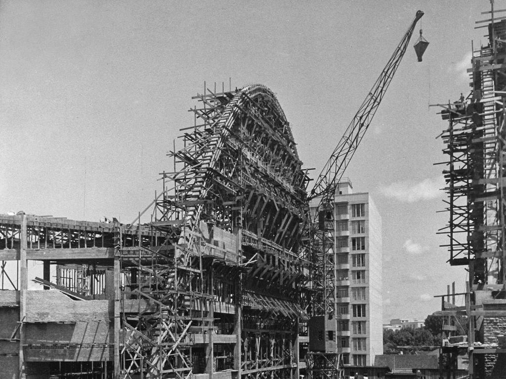 Os arcos da obra têm fama mundial. |