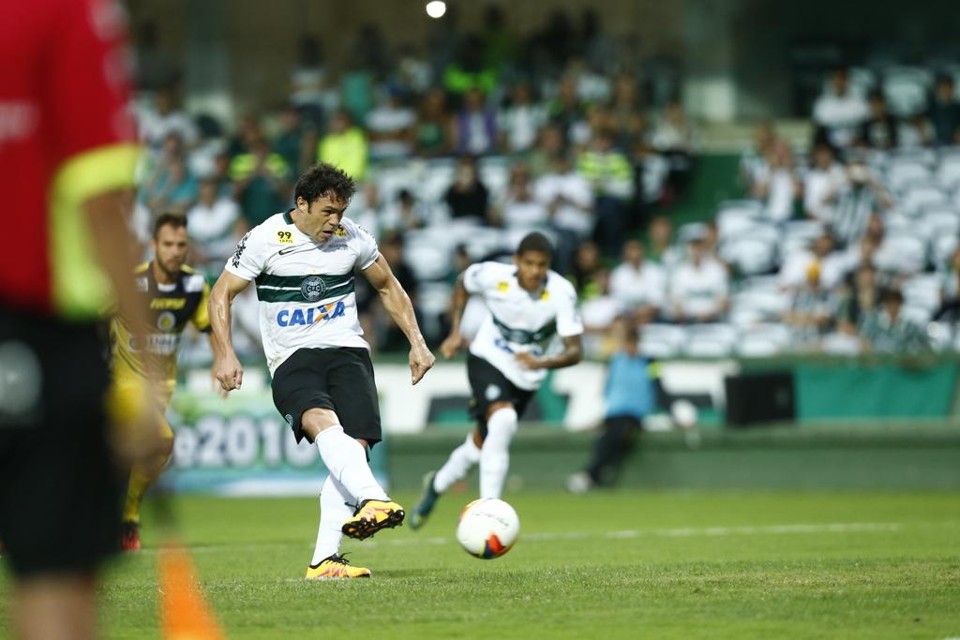 Kléber marcou duas vezes contra o Cascavel, na estreia do Paranaense | Hugo Harada/Gazeta do Povo