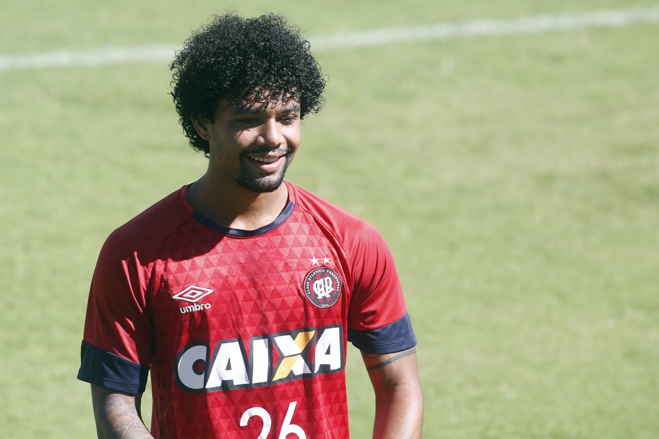 Otávio é um dos homens de confiança do técnico Cristóvão Borges no meio-campo do Atlético. | Henry Milleo/Gazeta