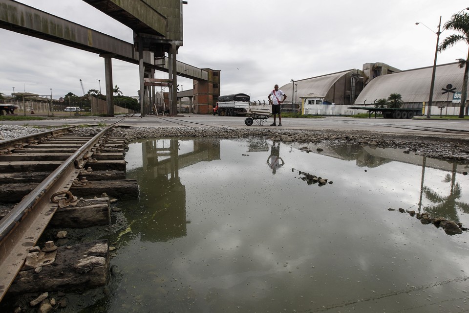 Água parada em Paranaguá | Jonathan campos/Gazeta do Povo