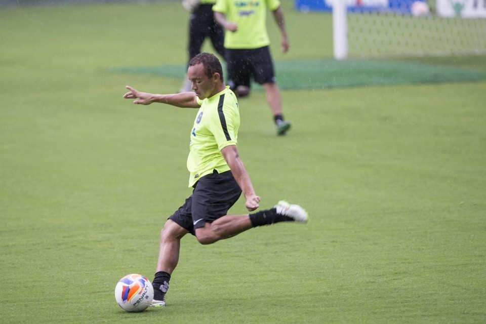 Carlinhos é um dos três remanescentes do time do Coxa que perdeu a final para o Operário no ano passado. | Marcelo Andrade/Gazeta do Povo