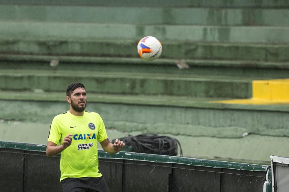 Paraguaio Ortega durante treinamento no Couto Pereira. | Marcelo Andrade/Gazeta do Povo