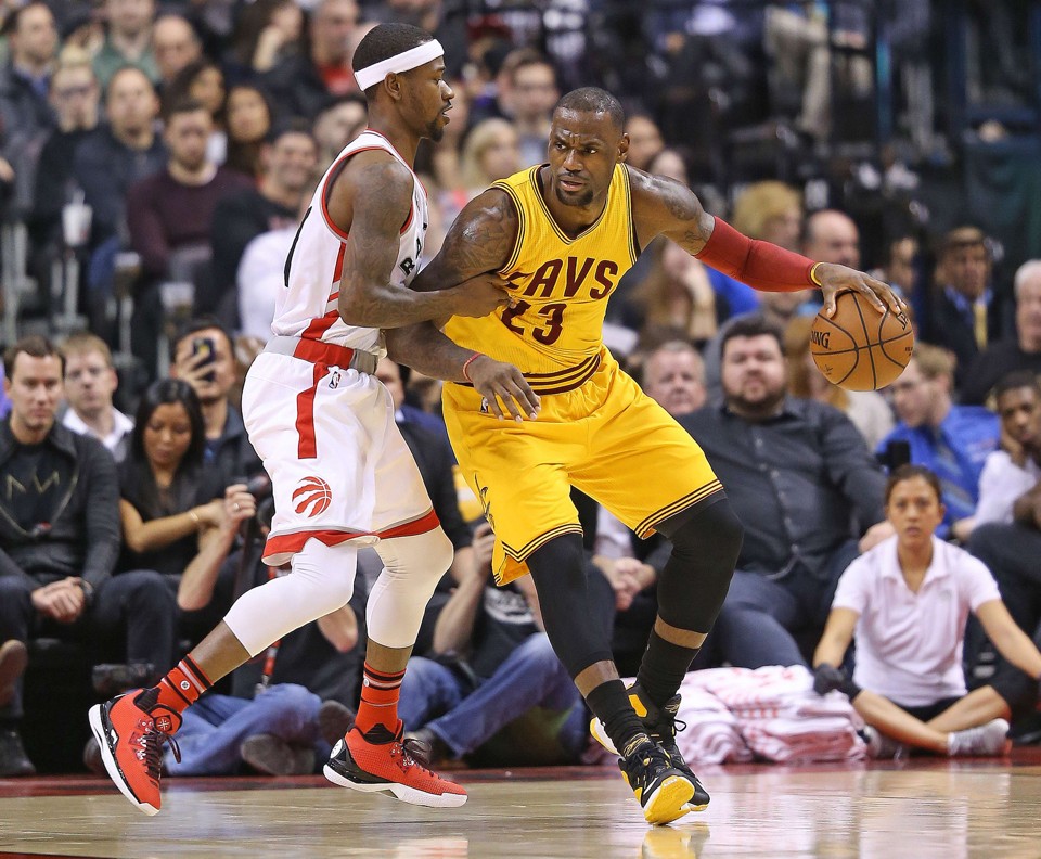 LeBron erra em lance decisivo e Raptors batem Cavaliers na NBA | Claus Andersen/AFP