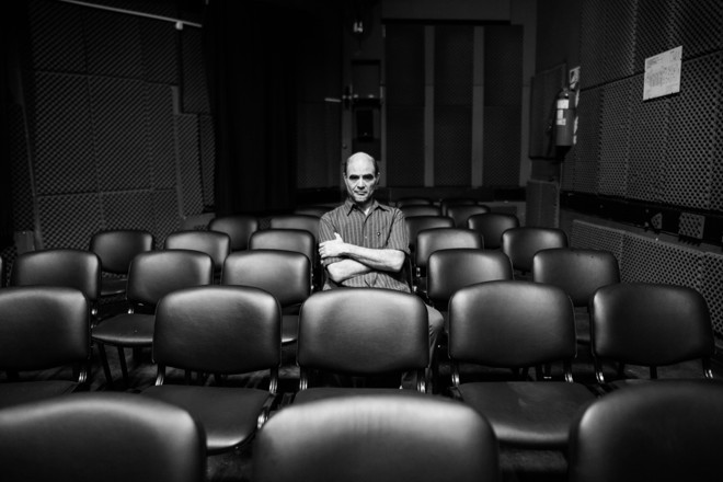 Espetáculo de Zuccarelli coloca o público no escuro completo para ouvir discos importantes no sistema holofônico criado por ele. | Elisandro Dalcin/Especial para a Gazeta do Povo