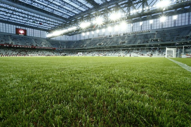 Grama sintética foi inaugurada na Arena da Baixada. | Hugo Harada/Gazeta do Povo