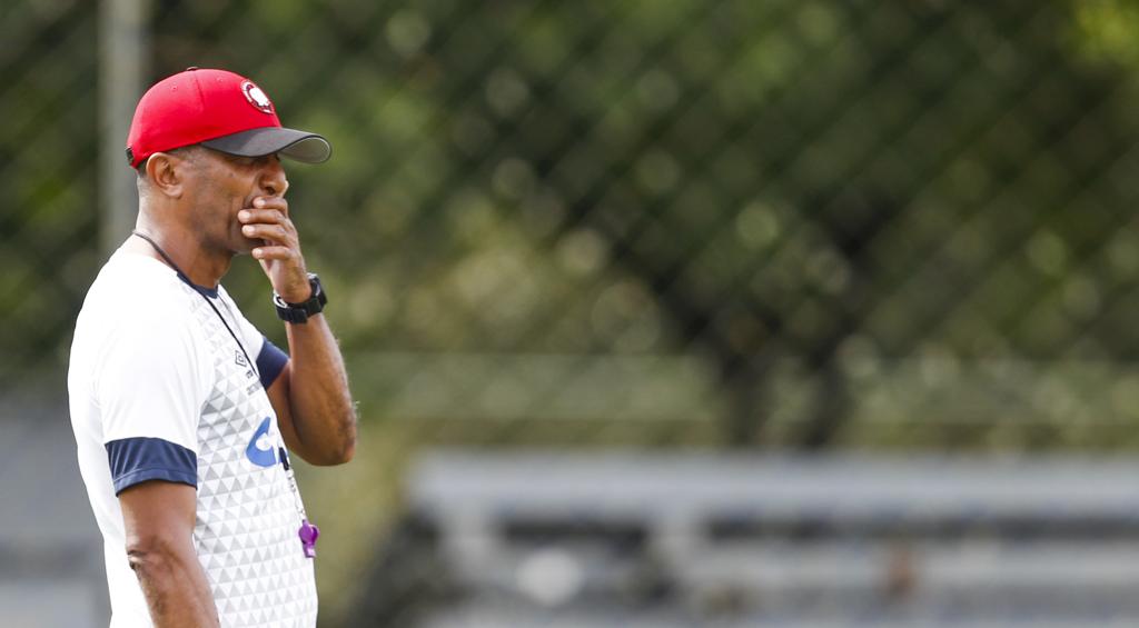 Apesar da derrota, Cristóvão aprovou a atuação do Atlético na derrota para o Paraná. | Daniel Castellano/Gazeta do Povo