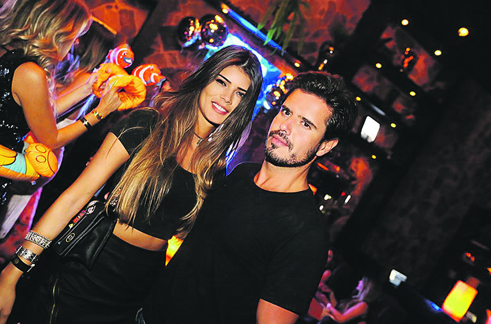 Ligiah Saporski, Miss Paraná 2012, e Leo Ribeiro, um dos sócios da Posh Club, point badalado de Jurerê Internacional, na festa de lançamento da edição 2016 da Winter Play, na terça-feira de Carnaval. | Angelo Santos