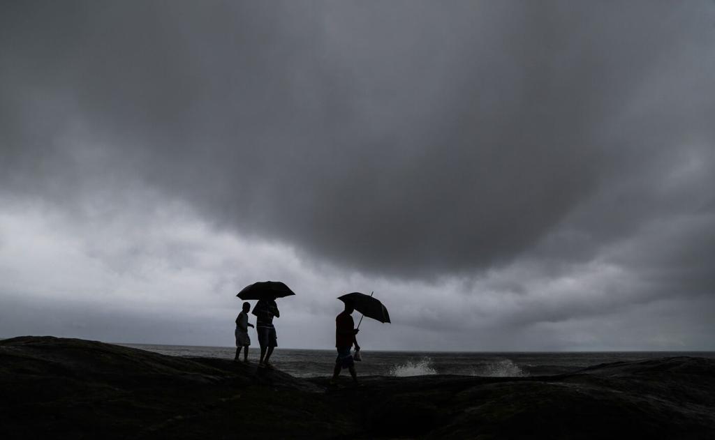 Apesar da chuva, as temperaturas continuam altas em todo litoral | Daniel Castellano/Gazeta do Povo