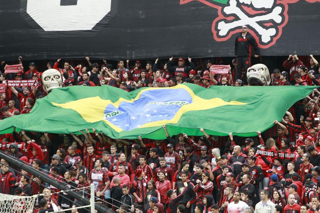Luiz Sallim Emed espera a Arena da Baixada cheia para a estreia do Furacão em casa em 2016. | Daniel Castellano/Gazeta do Povo
