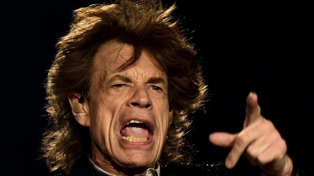 Mick Jagger tem 72 anos, mas corre, pula e dança como se tivesse 22. | MARTIN BERNETTI/AFP