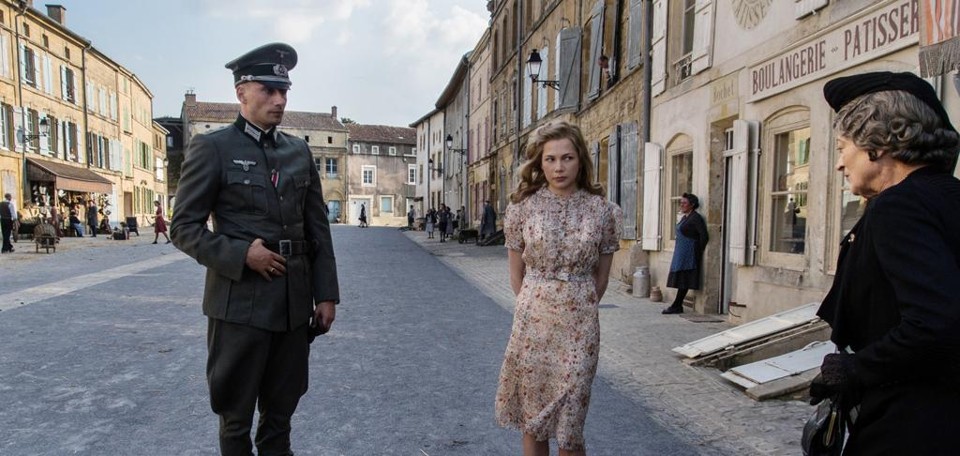 “Suíte Francesa” transforma um relato sobre a Segunda Guerra em um drama açucarado. | Bruno Calvo/Divulgação