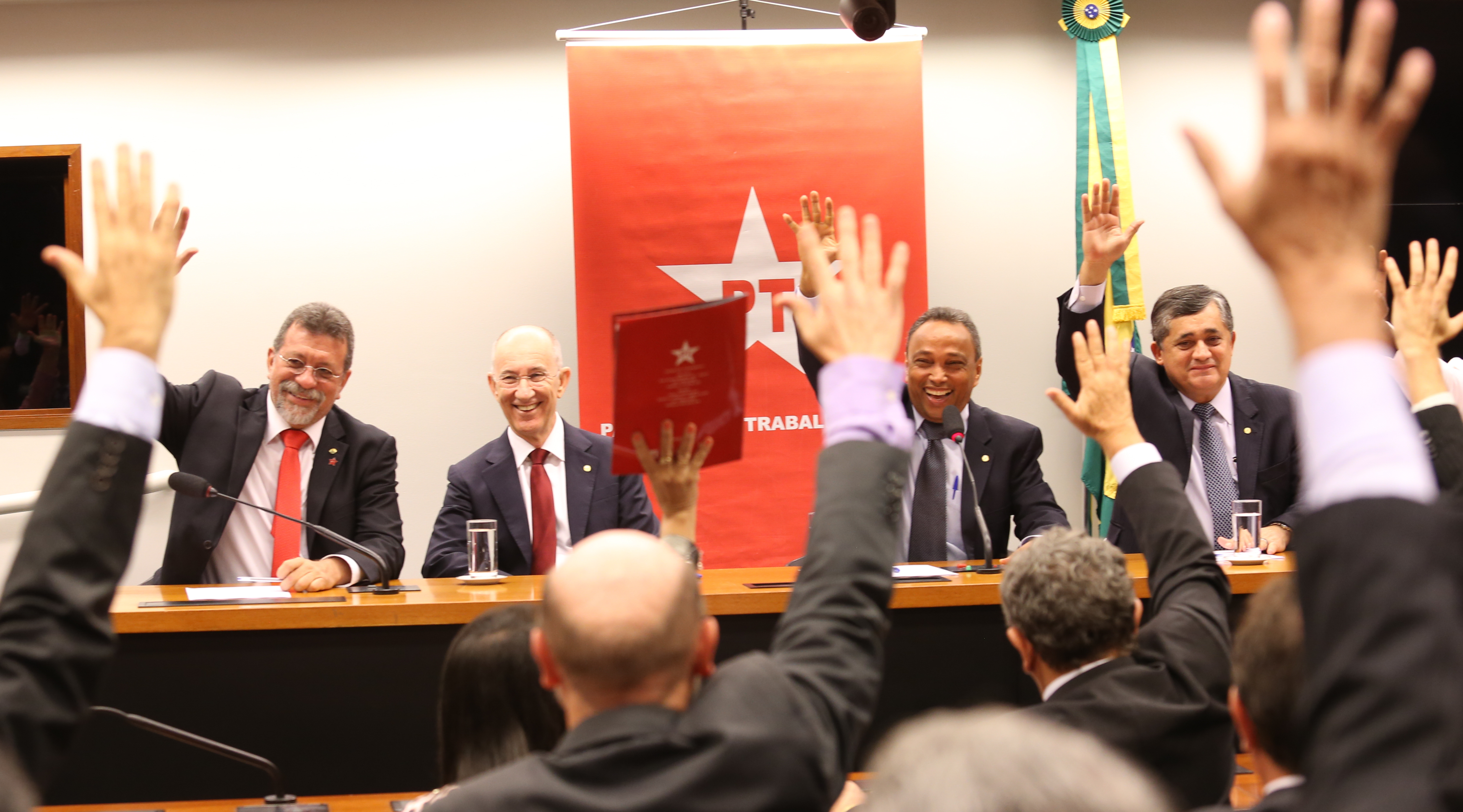 Deputados e o presidente do PT Rui Falcão: apoio integral ao ex-presidente Lula. | Lula Marques/ Agência PT