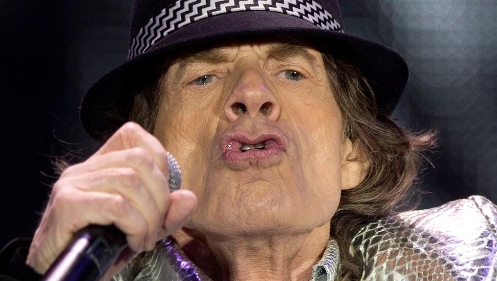 Jagger e os Rolling Stones tiveram uma recepção tímida em aeroporto de São Paulo. | BEN STANSALL/AFP