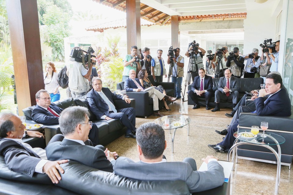 Governadores reunidos em Brasília em busca de uma saída para a crise: pressão sobre o Planalto. | Luiz Chaves/Palácio Piratini
