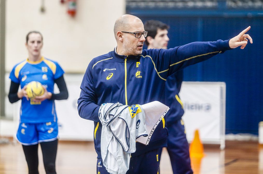 Morten Soubak convocou 19 jogadoras para a fase de testes antes da Olimpíada. | William Lucas/Photo&Grafia