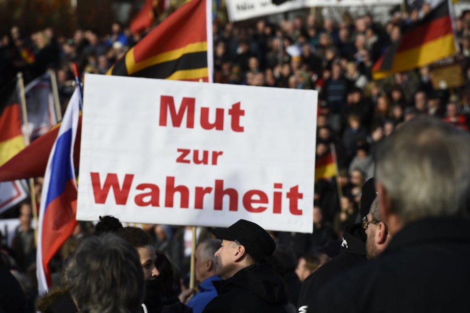Em Dresden, milhares saíram às ruas para protestar contra os imigrantes | TOBIAS SCHWARZ/AFP