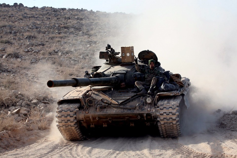 Tanque das forças armadas da Síria. O exército de Bashar al-Assad teria atacado os rebeldes, interrompendo o cessar-fogo iniciado neste sábado (27). | GEORGES OURFALIAN/AFP