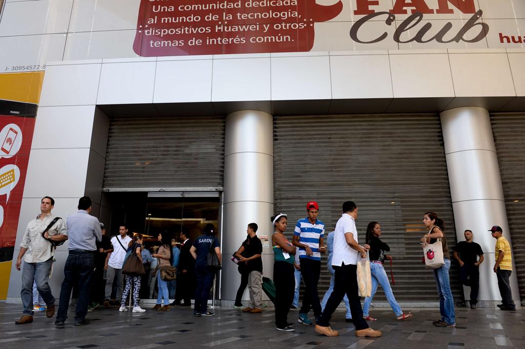 Shoppings fecharam as portas após medida governamental estabelecer cortes de energia | FEDERICO PARRA/AFP