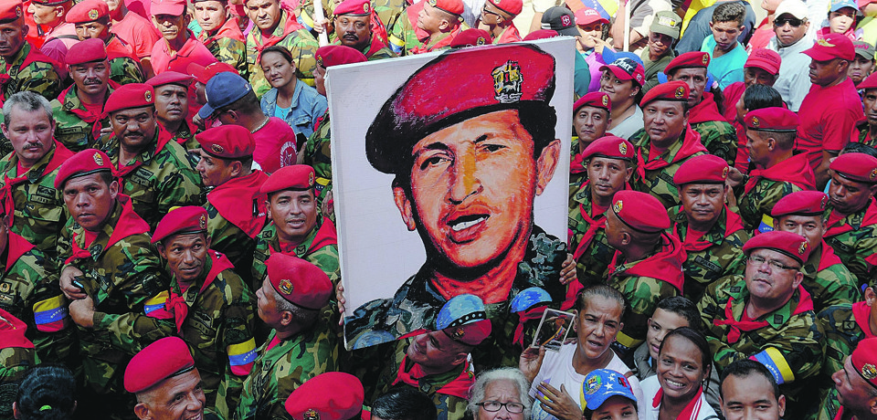 Militares da Venezuela comemoram, no último dia 4, o 24º aniversário do golpe que Chávez articulou para tirar o presidente Carlos Andres Perez. Foi a partir dali que ele tornou-se conhecido para, depois, se eleger presidente, | Federico Parra/AFP