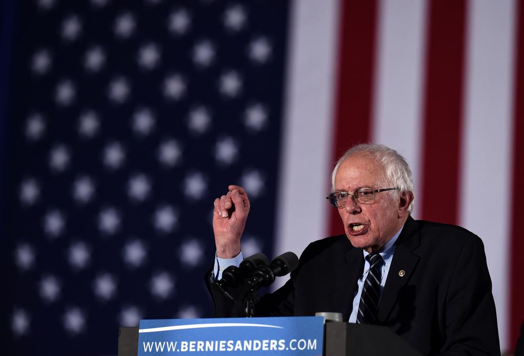 Bernie Sanders abandonou o passado de candidato independente para tentar uma vitória real nas eleições norte-americanas | JEWEL SAMAD/AFP