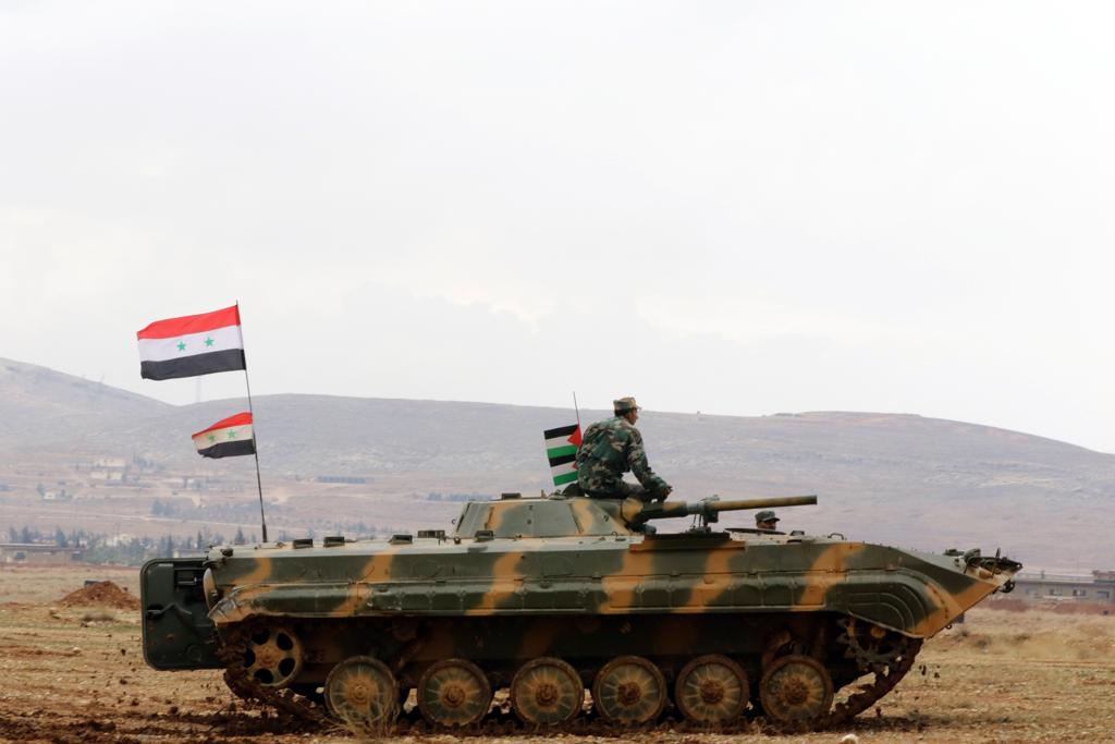 Voluntários pró-Assad em um treinamento paramilitar na Síria | LOUAI BESHARA/AFP