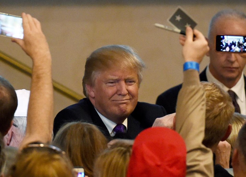 Donald Trump cercado por eleitores após vitória com folga em Nevada | Ethan Miller/AFP