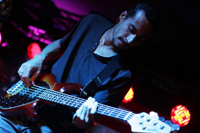 Banda Fábrica Rock subiu ao palco e tocou clássicos do rock. | Magno Van Erven/Divulgação