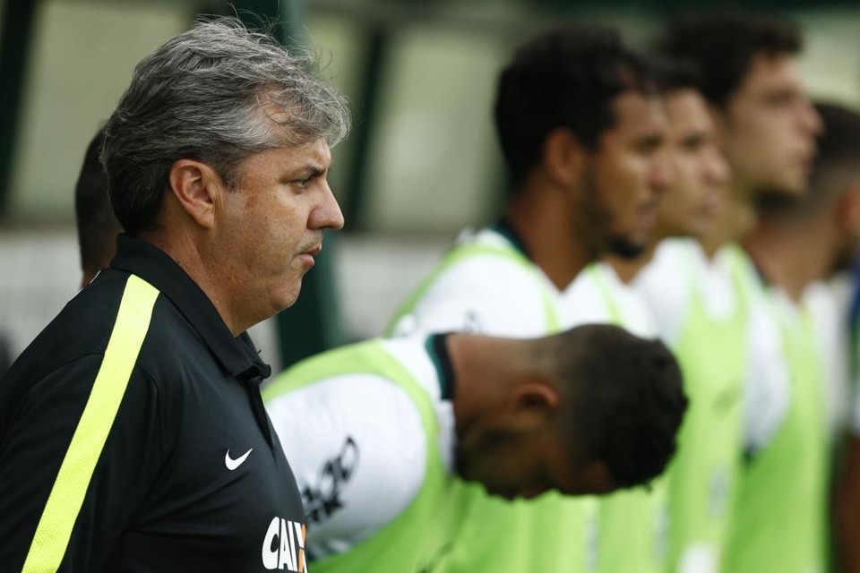 Arbitragem comandada por Heber Roberto Lopes não agradou Kleina. | Hugo Harada/Gazeta do Povo