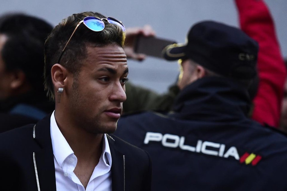 Neymar em dia de depoimento na Espanha. Jogador enfrenta problemas também com a Justiça do Brasil | Javier Soriano
AFP