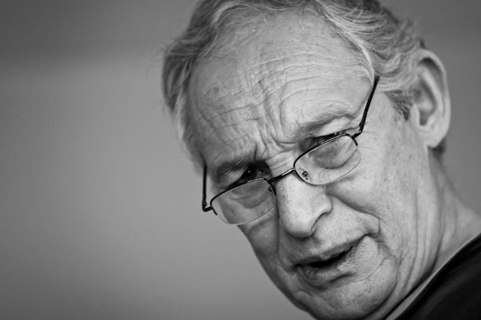 Retrato de Julio Barrios,  pai de Ana, abre a publicação | Ana Barrios/